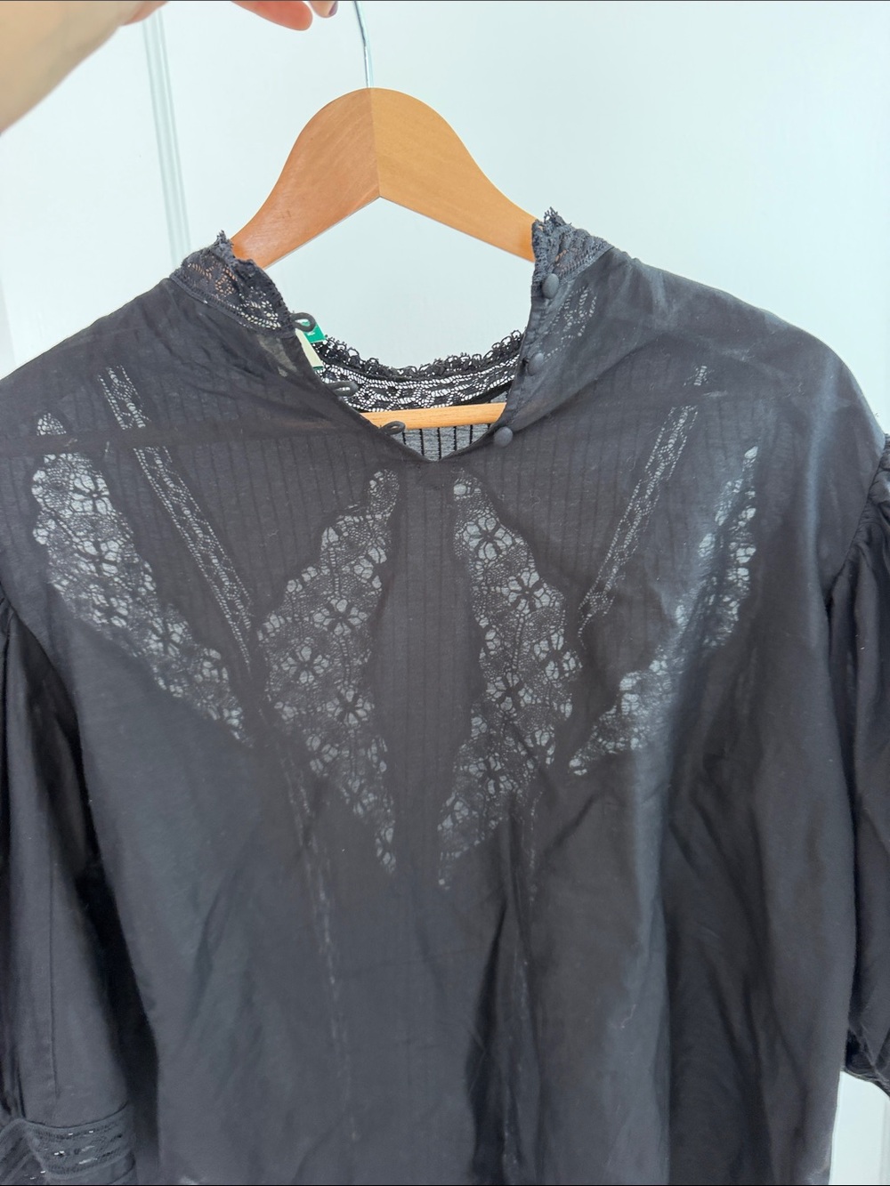 Gorgeous Farm Rio Black Lace Silk Sleeve Top - Picture 3 of 3